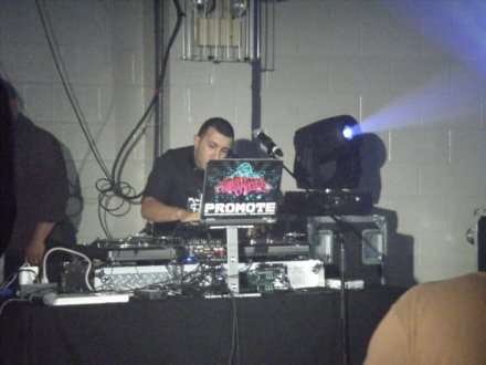 DJ Promote On The Wheels Of Steel